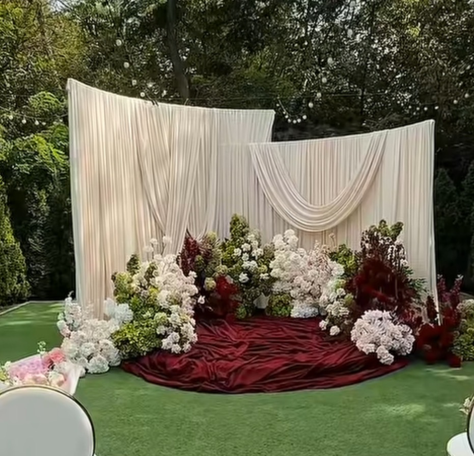 Party Event Supplier - ฉากหลังงานแต่งงานรูปทรงหน้าต่าง PVC สีขาว พร้อมแถบไฟสีขาวสำหรับงานแต่งงาน